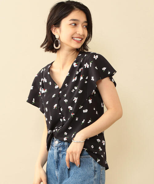 BEAUTY&YOUTH UNITED ARROWS（ビューティーアンドユースユナイテッドアローズ）の「BY∴ フラワープリント フレンチスリーブブラウス -手洗い可能-о（シャツ/ブラウス・レディース・ブラック/ロイヤルブルー・FREE）」の4枚目の写真