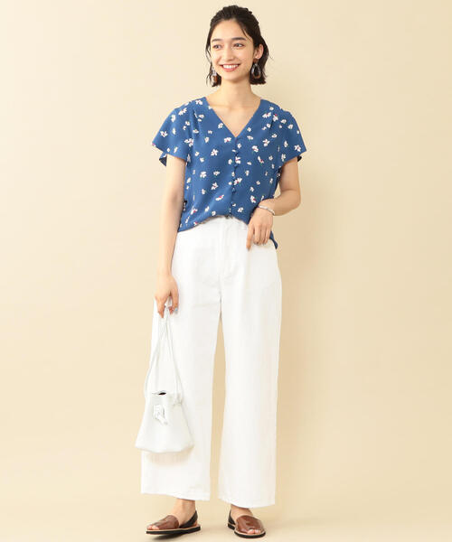 BEAUTY&YOUTH UNITED ARROWS（ビューティーアンドユースユナイテッドアローズ）の「BY∴ フラワープリント フレンチスリーブブラウス -手洗い可能-о（シャツ/ブラウス・レディース・ブラック/ロイヤルブルー・FREE）」の5枚目の写真