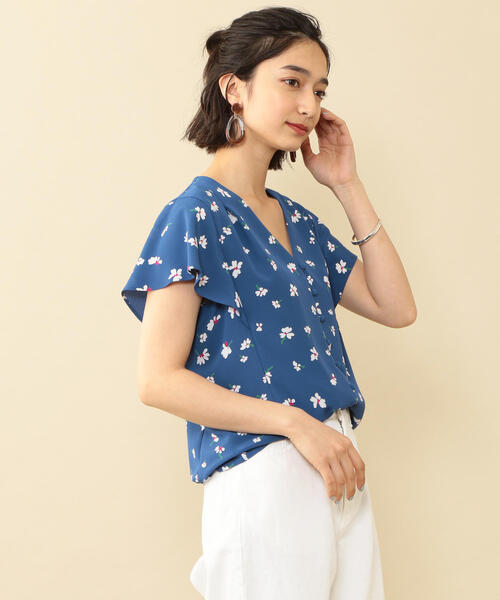 BEAUTY&YOUTH UNITED ARROWS（ビューティーアンドユースユナイテッドアローズ）の「BY∴ フラワープリント フレンチスリーブブラウス -手洗い可能-о（シャツ/ブラウス・レディース・ブラック/ロイヤルブルー・FREE）」の6枚目の写真