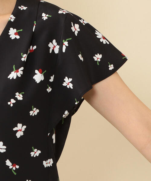 BEAUTY&YOUTH UNITED ARROWS（ビューティーアンドユースユナイテッドアローズ）の「BY∴ フラワープリント フレンチスリーブブラウス -手洗い可能-о（シャツ/ブラウス・レディース・ブラック/ロイヤルブルー・FREE）」の14枚目の写真