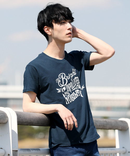 TopIsm(トップイズム)の「アメカジ擦れロゴプリント半袖クルーネックTシャツ(Tシャツ/カットソー・メンズ・その他1/その他4/その他12/その他7/その他10/その他8/その他3/その他13/その他2/その他6/その他11/その他5/その他9・L/LL/M)」の3枚目の写真