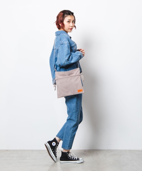 UNIVERSAL OVERALL（ユニバーサルオーバーオール）の「∴WEGO/UNIVERSAL OVERALL別注2WAY巾着サコッシュ（ショルダーバッグ・メンズ・グレー/ベージュ・FREE）」の5枚目の写真