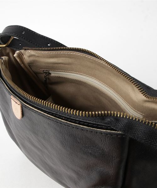 toleur(トーラ)の「【toleur】カウレザー ミニショルダー/※11586(ショルダーバッグ・レディース・ブラック/キャメル/モカ/グレイッシュベージュ/オリーブ・FREE)」の10枚目の写真