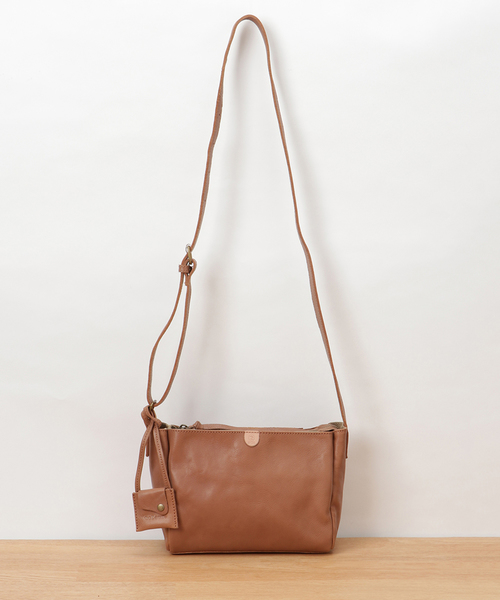 toleur(トーラ)の「【toleur】カウレザー ミニショルダー/※11586(ショルダーバッグ・レディース・ブラック/キャメル/モカ/グレイッシュベージュ/オリーブ・FREE)」の3枚目の写真