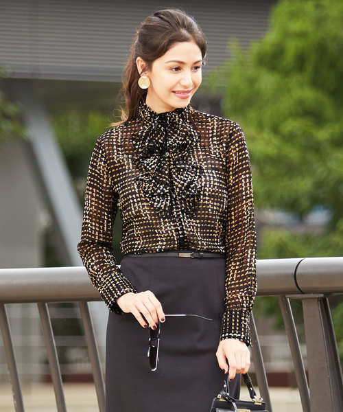 NARACAMICIE（ナラカミーチェ）の「ジオメトリックプリントシフォンフリル長袖ブラウス（シャツ/ブラウス・レディース・ブラック/パープル・SMALL/MEDIUM/LARGE）」の2枚目の写真