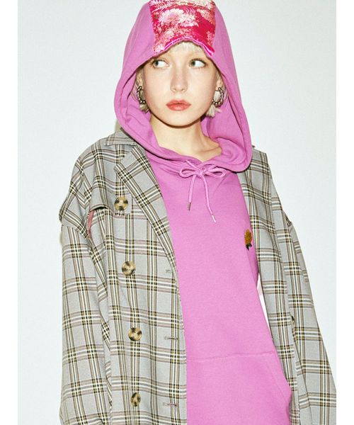 jouetie(ジュエティ)の「バーチカルバックロゴフーディ(パーカー・レディース・ブラック/オフホワイト/ブルー/パープル・MEDIUM)」の4枚目の写真