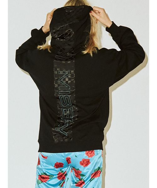 jouetie(ジュエティ)の「バーチカルバックロゴフーディ(パーカー・レディース・ブラック/オフホワイト/ブルー/パープル・MEDIUM)」の2枚目の写真