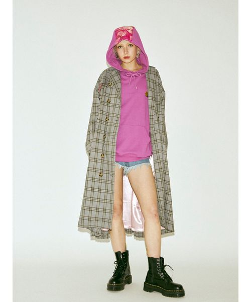 jouetie(ジュエティ)の「バーチカルバックロゴフーディ(パーカー・レディース・ブラック/オフホワイト/ブルー/パープル・MEDIUM)」の8枚目の写真