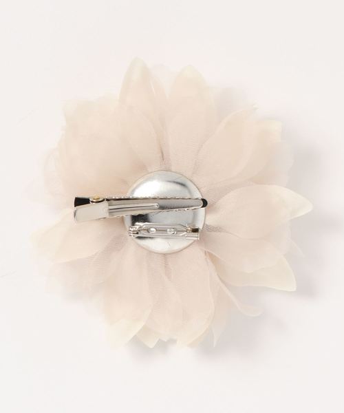 BLUEEAST（ブルーイースト）の「トリプルフラワーコサージュ（ブローチ/コサージュ・レディース・ベージュ/ネイビー/グレー・FREE）」の4枚目の写真