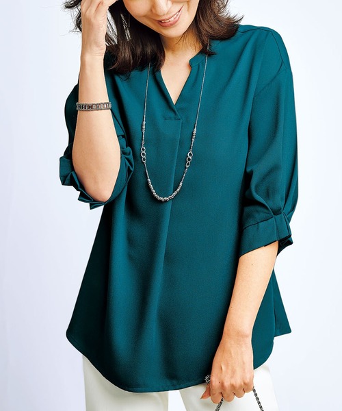 BELLUNA（ベルーナ）の「袖タックデザインブラウス（シャツ/ブラウス・レディース・ネイビー/ブルー系その他/オフホワイト/グレー系その他/ターコイズブルー・MEDIUM/LARGE/X-LARGE）」の4枚目の写真