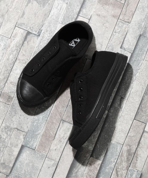 AAA+（サンエープラス）の「AAA / ローテクスリッポンスニーカー(2343)（スリッポン・レディース・ホワイト/ブラック×ブラック/ネイビー/カーキ/ブラック/ベージュ/レッド/キナリ/グレー/ライトブルー/ピンク/ワインレッド/グリーン・44/40/42/36/34/38）」の4枚目の写真