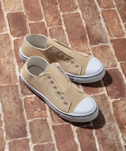 AAA+（サンエープラス）の「AAA / ローテクスリッポンスニーカー(2343)（スリッポン・レディース・ホワイト/ブラック×ブラック/ネイビー/カーキ/ブラック/ベージュ/レッド/キナリ/グレー/ライトブルー/ピンク/ワインレッド/グリーン・44/40/42/36/34/38）」の6枚目の写真