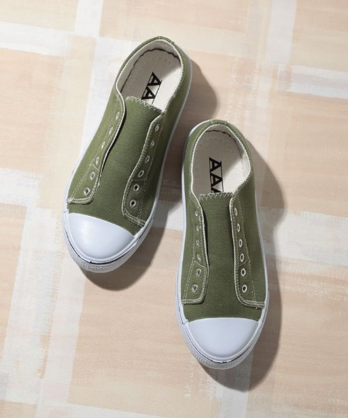 AAA+（サンエープラス）の「AAA / ローテクスリッポンスニーカー(2343)（スリッポン・レディース・ホワイト/ブラック×ブラック/ネイビー/カーキ/ブラック/ベージュ/レッド/キナリ/グレー/ライトブルー/ピンク/ワインレッド/グリーン・44/40/42/36/34/38）」の7枚目の写真