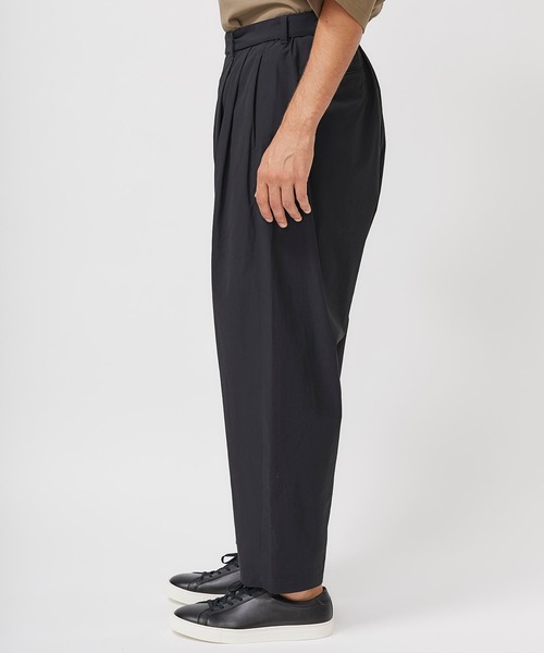 ATTACHMENT（アタッチメント）の「【KAZUYUKI KUMAGAI】100/2ベルト付きワイドテーパードパンツ / KP02-005（スラックス・メンズ・ブラック/ピンク/ベージュ・1/2/3）」の4枚目の写真