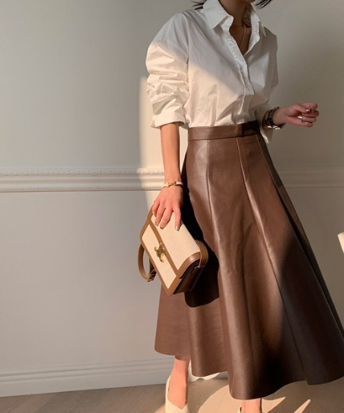 emi+（エミプラス）の「合成皮革/タックロングスカート（スカート・レディース・ブラウン/ブラック/ライトグリーン/ボルドー/モカ/ベージュ・L/S/M）」の10枚目の写真
