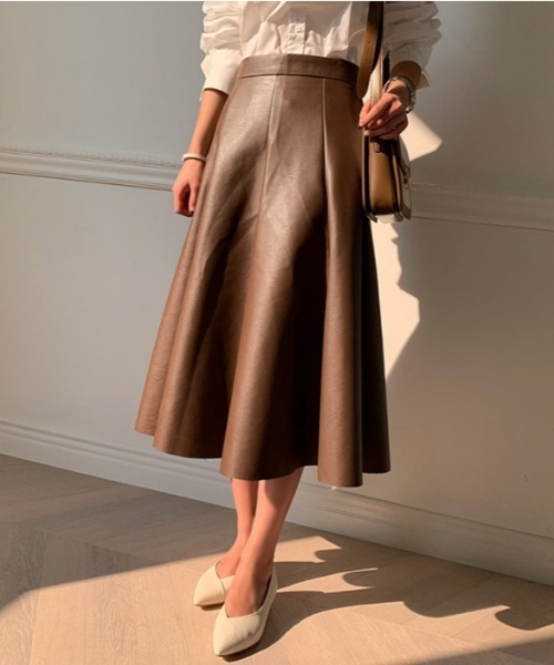 emi+（エミプラス）の「合成皮革/タックロングスカート（スカート・レディース・ブラウン/ブラック/ライトグリーン/ボルドー/モカ/ベージュ・L/S/M）」の7枚目の写真