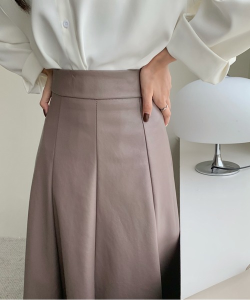 emi+（エミプラス）の「合成皮革/タックロングスカート（スカート・レディース・ブラウン/ブラック/ライトグリーン/ボルドー/モカ/ベージュ・L/S/M）」の16枚目の写真