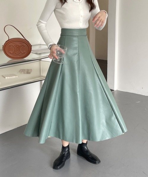 emi+（エミプラス）の「合成皮革/タックロングスカート（スカート・レディース・ブラウン/ブラック/ライトグリーン/ボルドー/モカ/ベージュ・L/S/M）」の21枚目の写真