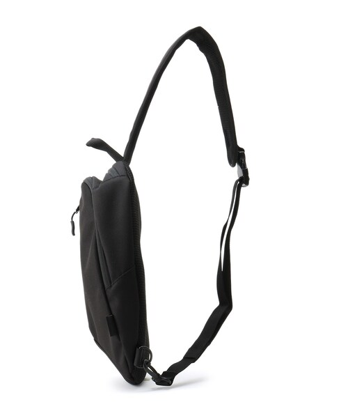 tk.TAKEO KIKUCHI(ティーケータケオキクチ)の「コーデュラ ワンショルダーバッグ(ボディバッグ/ウエストポーチ・メンズ・ブラック/カーキ・00)」の4枚目の写真