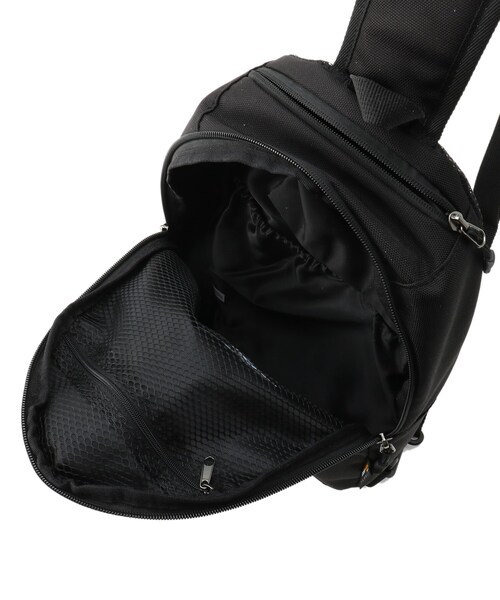 tk.TAKEO KIKUCHI(ティーケータケオキクチ)の「コーデュラ ワンショルダーバッグ(ボディバッグ/ウエストポーチ・メンズ・ブラック/カーキ・00)」の6枚目の写真