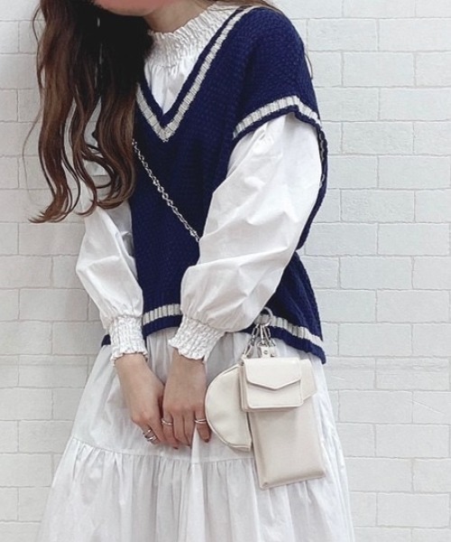 Mysa&Liina(ミーサリーナ)の「ライン入りショートベスト(ベスト・レディース・ベージュ/ネイビー/サックスブルー/ホワイト×ネイビー/ホワイト×パープル・M/L)」の1枚目の写真