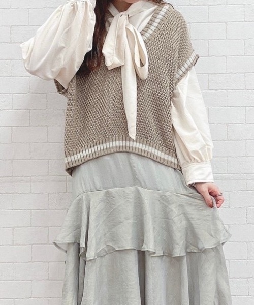 Mysa&Liina(ミーサリーナ)の「ライン入りショートベスト(ベスト・レディース・ベージュ/ネイビー/サックスブルー/ホワイト×ネイビー/ホワイト×パープル・M/L)」の6枚目の写真