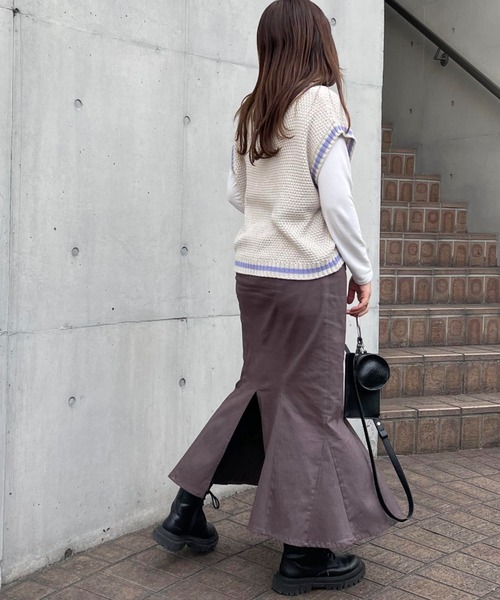 Mysa&Liina(ミーサリーナ)の「ライン入りショートベスト(ベスト・レディース・ベージュ/ネイビー/サックスブルー/ホワイト×ネイビー/ホワイト×パープル・M/L)」の13枚目の写真