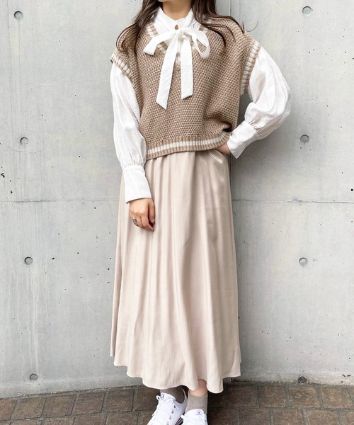 Mysa&Liina(ミーサリーナ)の「ライン入りショートベスト(ベスト・レディース・ベージュ/ネイビー/サックスブルー/ホワイト×ネイビー/ホワイト×パープル・M/L)」の15枚目の写真