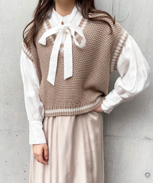 Mysa&Liina(ミーサリーナ)の「ライン入りショートベスト(ベスト・レディース・ベージュ/ネイビー/サックスブルー/ホワイト×ネイビー/ホワイト×パープル・M/L)」の16枚目の写真