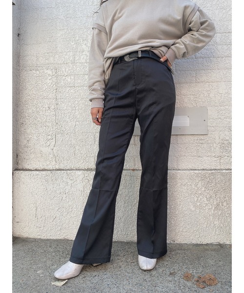 LiSeek（リシーク）の「【LiSeeK】カラーストレートフレアＰＴ（その他パンツ・レディース・グリーン/パープル/オレンジ/オリーブ/ブラック・FREE）」の2枚目の写真