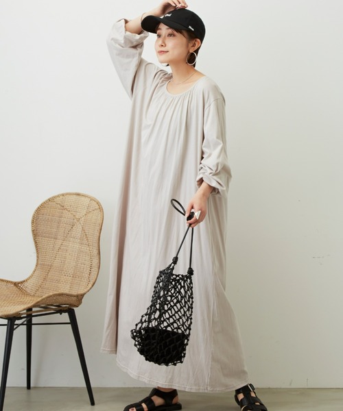 Auntie Rosa Holiday（アンティローザホリデー）の「ギャザーボリュームカットワンピース（ワンピース・レディース・テラコッタ/ブラック/ライトグレー・FREE）」の3枚目の写真