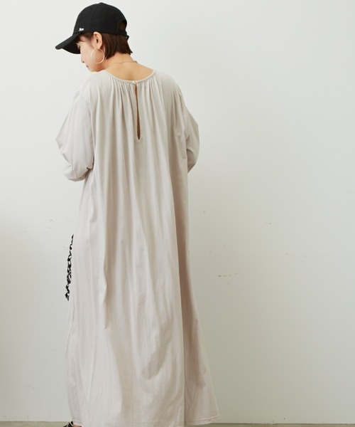 Auntie Rosa Holiday（アンティローザホリデー）の「ギャザーボリュームカットワンピース（ワンピース・レディース・テラコッタ/ブラック/ライトグレー・FREE）」の19枚目の写真