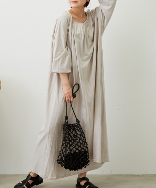 Auntie Rosa Holiday（アンティローザホリデー）の「ギャザーボリュームカットワンピース（ワンピース・レディース・テラコッタ/ブラック/ライトグレー・FREE）」の18枚目の写真