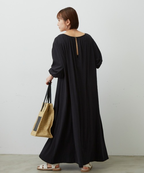 Auntie Rosa Holiday（アンティローザホリデー）の「ギャザーボリュームカットワンピース（ワンピース・レディース・テラコッタ/ブラック/ライトグレー・FREE）」の10枚目の写真