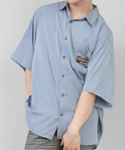 SPINNS（スピンズ）の「【ゆったりシルエット】JUNKFOODバック刺繍シャツ（シャツ/ブラウス・メンズ・ダークグリーン/その他/ブルーグリーン・M/L）」の2枚目の写真