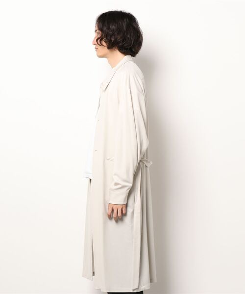 ETHOSENS（エトセンス）の「【ETHOSENS×Lui's /エトセンス×ルイス】ライトロングコート（トレンチコート・メンズ・バーガンディー/ライトベージュ・1/2）」の3枚目の写真