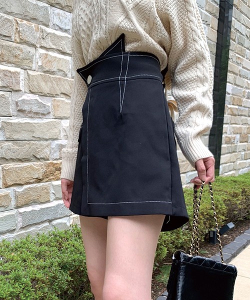 SPIGA(スピーガ)の「バイカラーステッチラップ風ショートパンツ(その他パンツ・レディース・ホワイト/ブラック・MEDIUM/SMALL)」の4枚目の写真