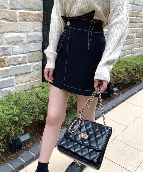 SPIGA(スピーガ)の「バイカラーステッチラップ風ショートパンツ(その他パンツ・レディース・ホワイト/ブラック・MEDIUM/SMALL)」の6枚目の写真