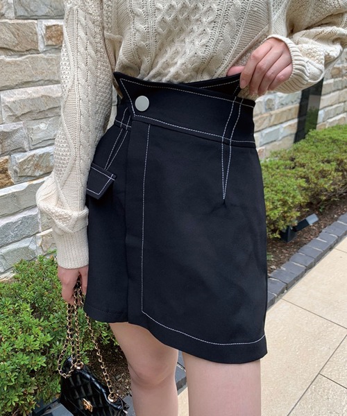 SPIGA(スピーガ)の「バイカラーステッチラップ風ショートパンツ(その他パンツ・レディース・ホワイト/ブラック・MEDIUM/SMALL)」の7枚目の写真