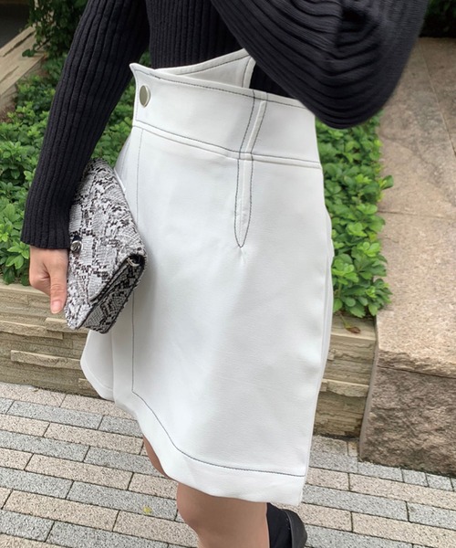 SPIGA(スピーガ)の「バイカラーステッチラップ風ショートパンツ(その他パンツ・レディース・ホワイト/ブラック・MEDIUM/SMALL)」の9枚目の写真