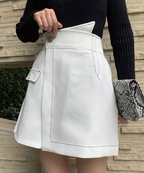 SPIGA(スピーガ)の「バイカラーステッチラップ風ショートパンツ(その他パンツ・レディース・ホワイト/ブラック・MEDIUM/SMALL)」の10枚目の写真