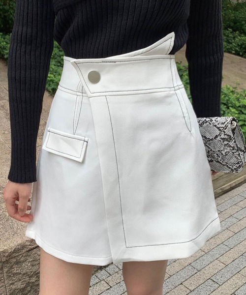 SPIGA(スピーガ)の「バイカラーステッチラップ風ショートパンツ(その他パンツ・レディース・ホワイト/ブラック・MEDIUM/SMALL)」の11枚目の写真