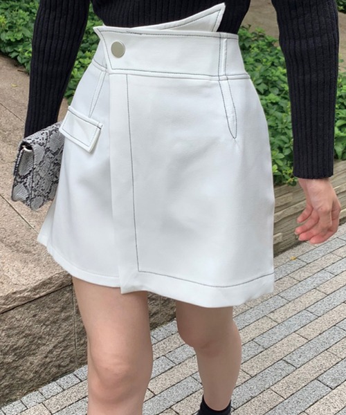 SPIGA(スピーガ)の「バイカラーステッチラップ風ショートパンツ(その他パンツ・レディース・ホワイト/ブラック・MEDIUM/SMALL)」の12枚目の写真