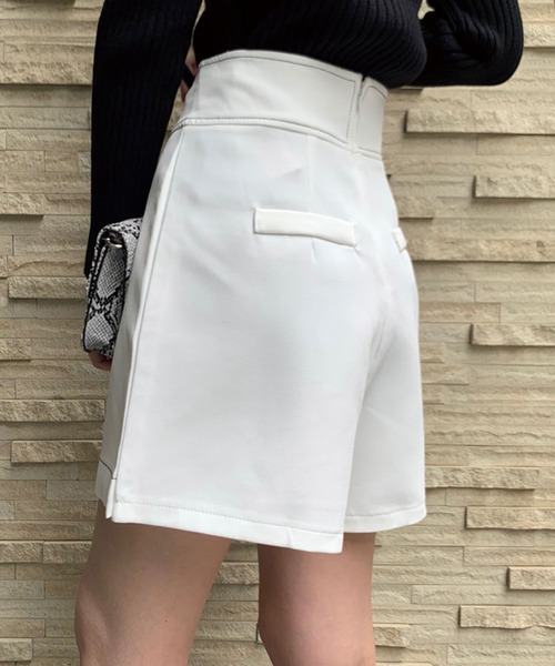 SPIGA(スピーガ)の「バイカラーステッチラップ風ショートパンツ(その他パンツ・レディース・ホワイト/ブラック・MEDIUM/SMALL)」の13枚目の写真