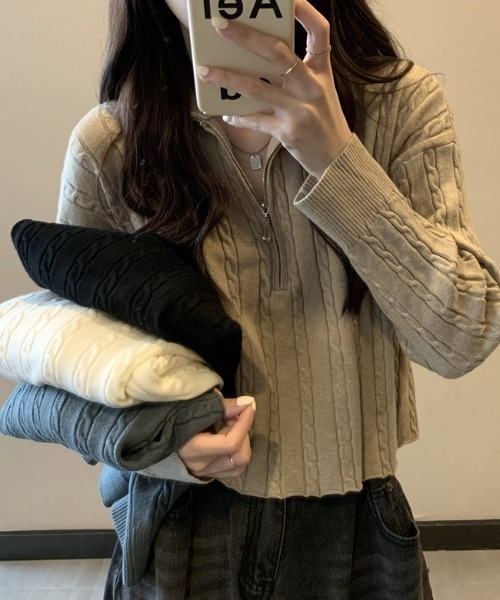 Mayree(メイリー)の「【Mayree】ケーブルデザインハーフジップニット 2021AW(ニット/セーター・レディース・ホワイト/ブラック/ベージュ/ネイビー・FREE)」の3枚目の写真