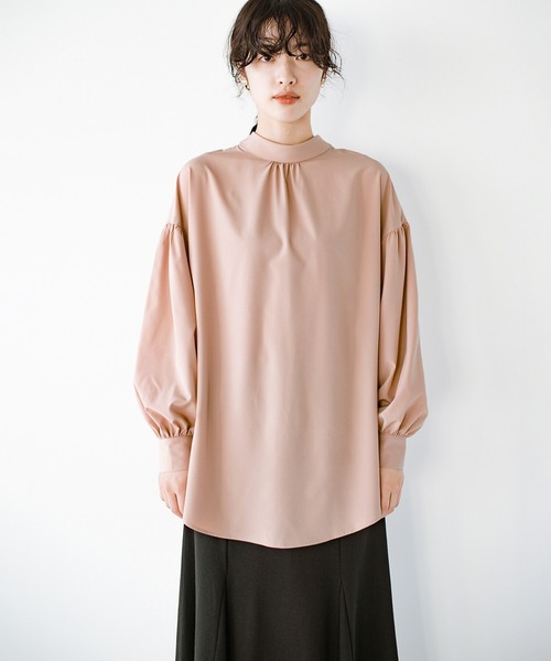 haco!（ハコ）の「華が欲しい日にも、後ろ姿が疲れている日にも、かわいくみせてくれる２WAYリボンブラウス by que made me（シャツ/ブラウス・レディース・ブラック/ベージュ・1/2）」の7枚目の写真