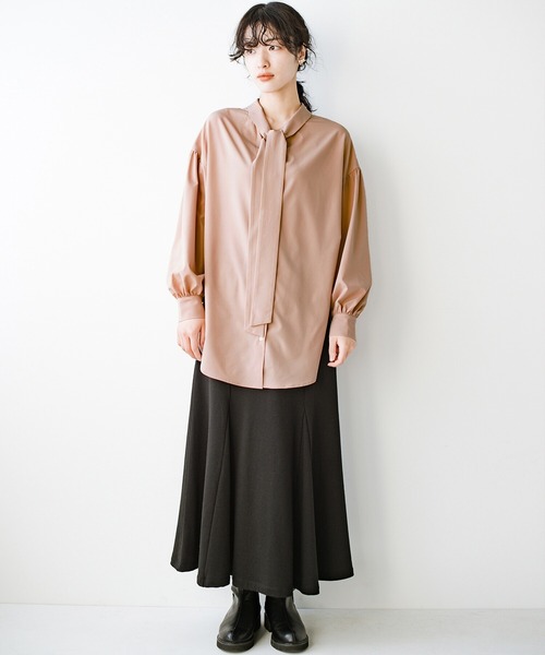 haco!（ハコ）の「華が欲しい日にも、後ろ姿が疲れている日にも、かわいくみせてくれる２WAYリボンブラウス by que made me（シャツ/ブラウス・レディース・ブラック/ベージュ・1/2）」の11枚目の写真