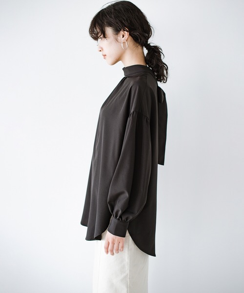 haco!（ハコ）の「華が欲しい日にも、後ろ姿が疲れている日にも、かわいくみせてくれる２WAYリボンブラウス by que made me（シャツ/ブラウス・レディース・ブラック/ベージュ・1/2）」の21枚目の写真