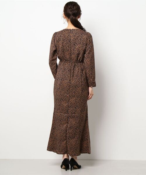 TINA：JOJUN（ティーナジョジュン）の「パフスリーブ ワンピース TINA：JOJUN（ワンピース・レディース・ベージュ/ネイビー/マスタード・S/M）」の10枚目の写真