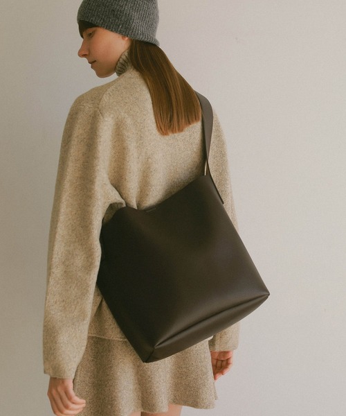 EFOLE（エフォル）の「Wide belt shoulder bag / ワイドベルト ショルダーバッグ（ショルダーバッグ・レディース・ブラック/チョコ/グレイッシュベージュ/アイボリー・FREE）」の21枚目の写真